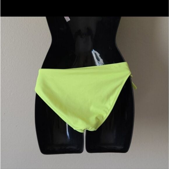 Victoria Secret String Binkini - Picture 4 of 10